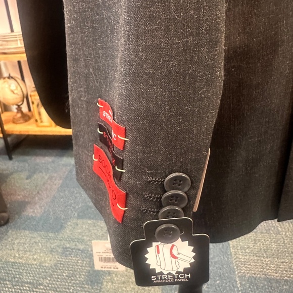 Tuxedo - Picture 3 of 12